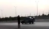 اقدام عجیب و غریب یک مرد با پراید در وسط جاده