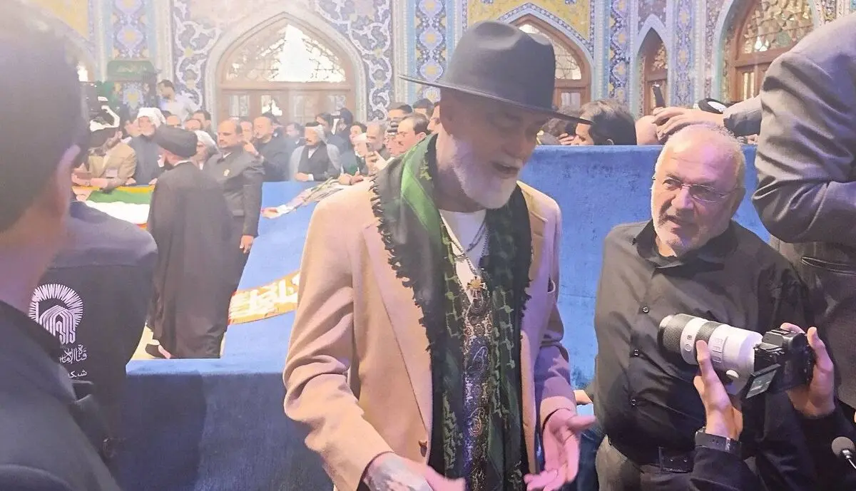 حضور کهنه‌سرباز آمریکایی بر سر مزار رهبر شهید انقلاب