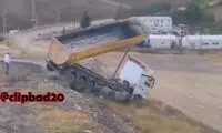 لحظه پرالتهاب ترمز بریدن کشنده بنز کمپرسی