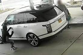ویدئویی جنجالی از سرقت با یک خودروی لاکچری!