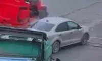 تصادف وحشتناک یک قطار با خودروی حواس‌پرت