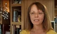 داستان عجیب زنی که به نیش زنبورها معتاد است