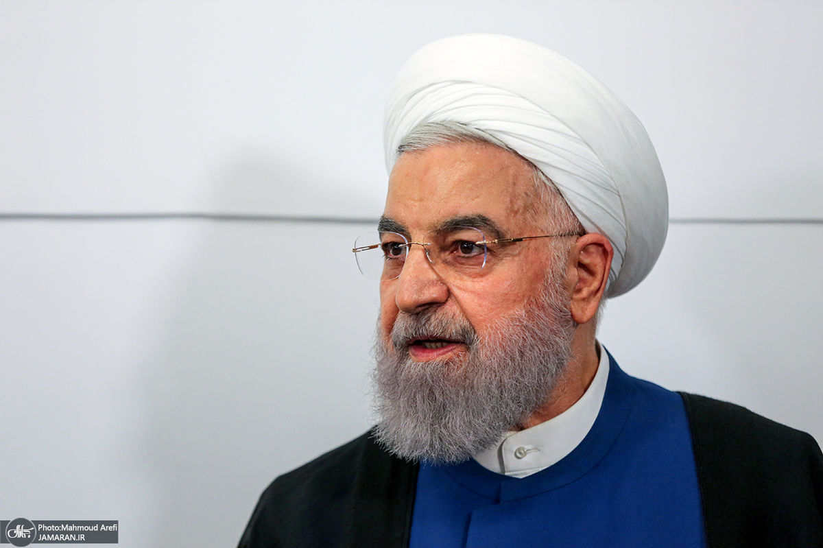 حسن روحانی 25 هزار نسخه کتاب اهدا کرد
