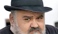 تصویری تازه از اکبر عبدی در کنار نوه و همسرش