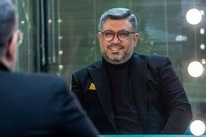 سلفی آیفونی دختر رضا رشیدپور در کنار پدر و مادرش