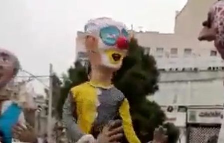 رقص دیدنی عروسک‌های غول‌پیکر در شیراز