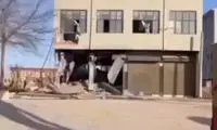 تصاویر هولناک از لحظه ریزش آپارتمان مسکونی