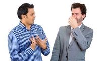 ۴ گروه غذایی که می‌تواند باعث بوی بد بدن شوند
