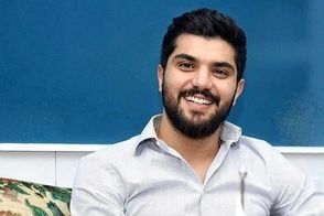 قاب خانوادگی سینا مهراد و پدر و مادرش جلب‌توجه کرد