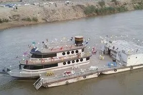 تصویری از یک «کشتی در رودخانه کارون» در دوران ناصرالدین شاه