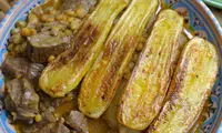 یک کدو سبز و یک بغل غوره