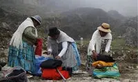 کوهنوردی زنان بولیوی با لباس محلی