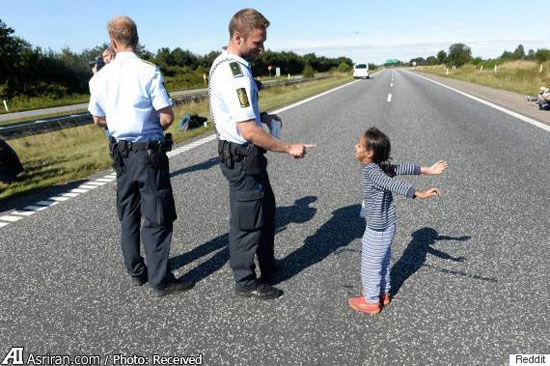 پلیس مهربان کانون توجه زنان و دختران +عکس