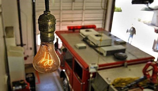 این‌ لامپ‌ 110‌ سال‌ روشن‌ مانده! +عکس