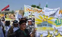 عراقی ها، پرچم اسرائیل و آمریکا را لگدمال کردند‌