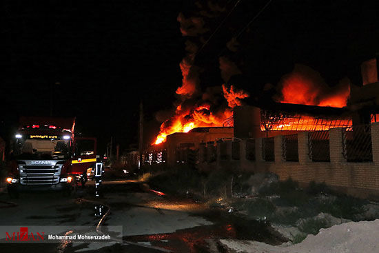 آتش سوزی دو کارخانه در شهرک شکوهیه قم