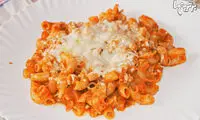 طرز تهیه پاستای قرمز ایتالیایی با پنیر