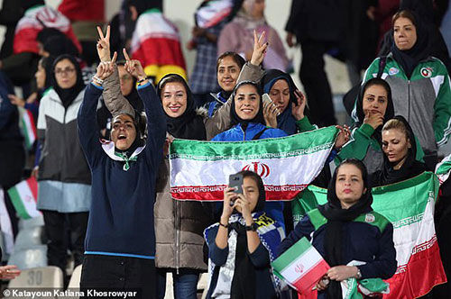 خسرویار: حالا با علاقه زنان به فوتبال، با احترام برخورد می‌شود