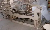عملیات تولید مبلمان چوبی در کارخانه