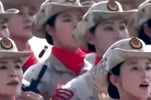 رژه سربازان زن ارتش چین در مقابل پوتین