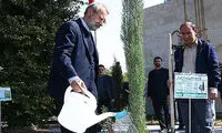 لاریجانی یک اصله درخت کاشت