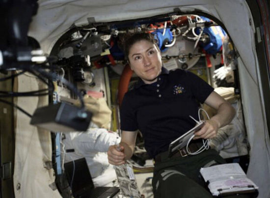 یک فضانورد زن رکورد دار اقامت در فضا می‌شود