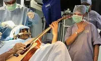 نواختن گیتار هنگام جراحی مغز!