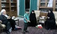 عکس: هاشمی و کودکان خانواده شهید