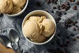 طرز تهیه بستنی قهوه خانگی با بافتی نرم و خامه‌ای