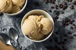 طرز تهیه بستنی قهوه خانگی با بافتی نرم و خامه‌ای