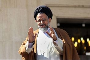 اولین تصویر از وزیر سابق اطلاعات در بیمارستان