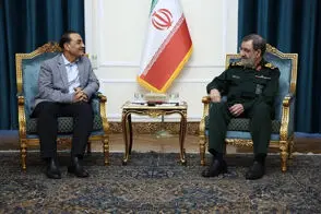 زبان بدن محسن رضایی در هنگام روبوسی با عاصم منیر