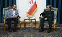 زبان بدن محسن رضایی در هنگام روبوسی با عاصم منیر