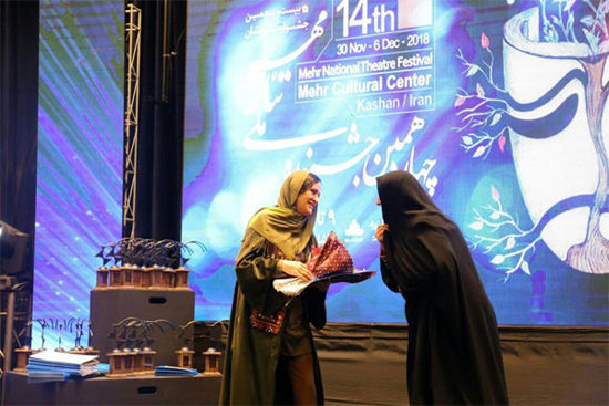 تجلیل از گلاب آدینه در جشنواره ملی «تئاتر مهر»