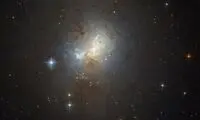 تصویر جذاب یک کهکشان ستاره‌دار کوتوله