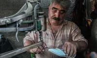 جانبازی که در خیابان کفاشی می کند