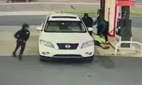 لحظه سرقت خودرو در پمپ بنزین مثل آب خوردن