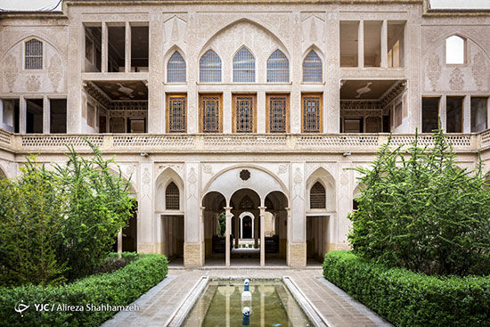 جلال و جبروت معماری ایرانی در خانه عباسیان