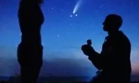 دنباله‌دار نیووایز، شاهد نامزدی زوج آمریکایی