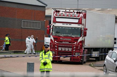 دستگیریِ مظنونینِ جسدهای کامیونِ انگلیس