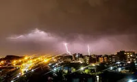 تصاویر تماشایی از رعد و برق شبانه تهران
