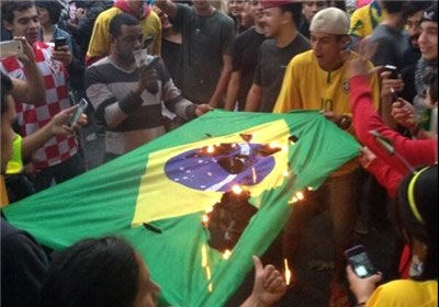 پرچم برزیل به آتش کشیده شد +عکس
