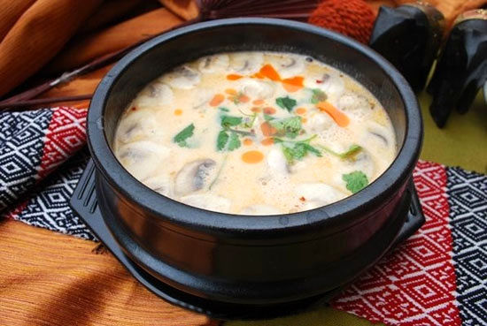 سوپ قارچ کلاسیک با بافت خامه‌ای