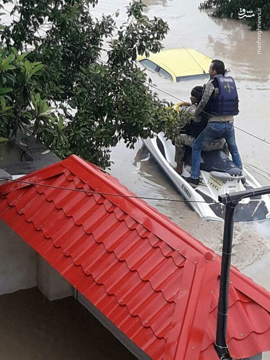 جت‌اسکی‌سواری در کوچه‌های قائم‌شهر!