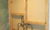 تزئین دیوار حمام با موزائیک شکسته های رنگی