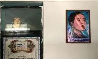 ‏تصویر مریم میرزاخانی بر دیوار یک مدرسه در کابل