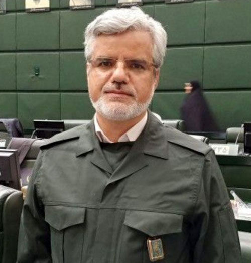 «محمود صادقی» با لباس سپاه در مجلس