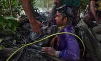 استخراج پرمشقت طلا در اندونزی‎