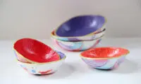طراحی های زیبا روی ظروف با لاک ناخن
