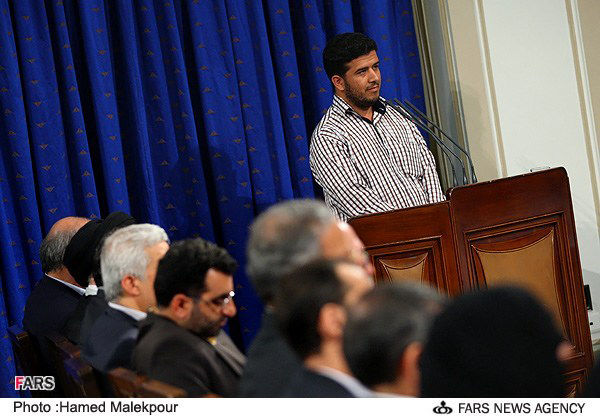 دلجویی احمدی ‎نژاد از خبرنگار فارس +عکس